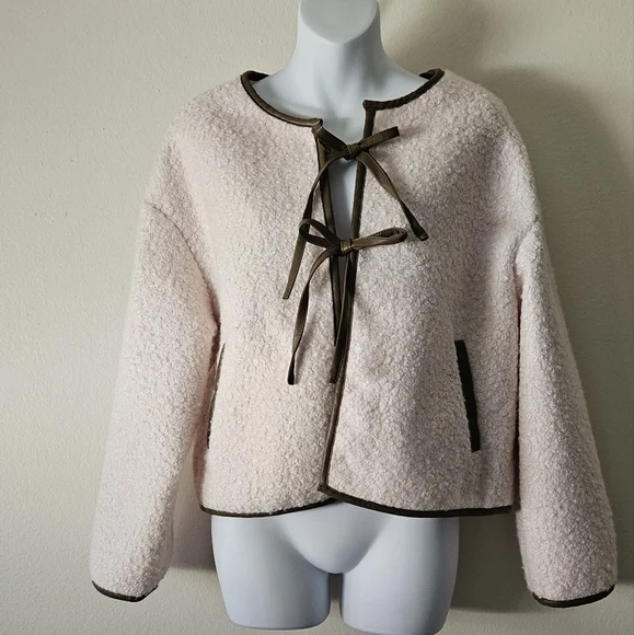 Elegant Cream Jacket with Brown Accents - Picture 3 of 9